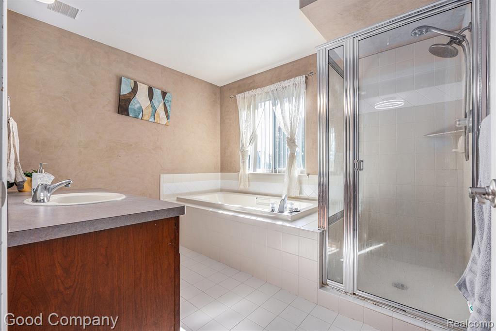 52117 Pebble Creek Drive, New Baltimore, MI 48047 — Photo 17