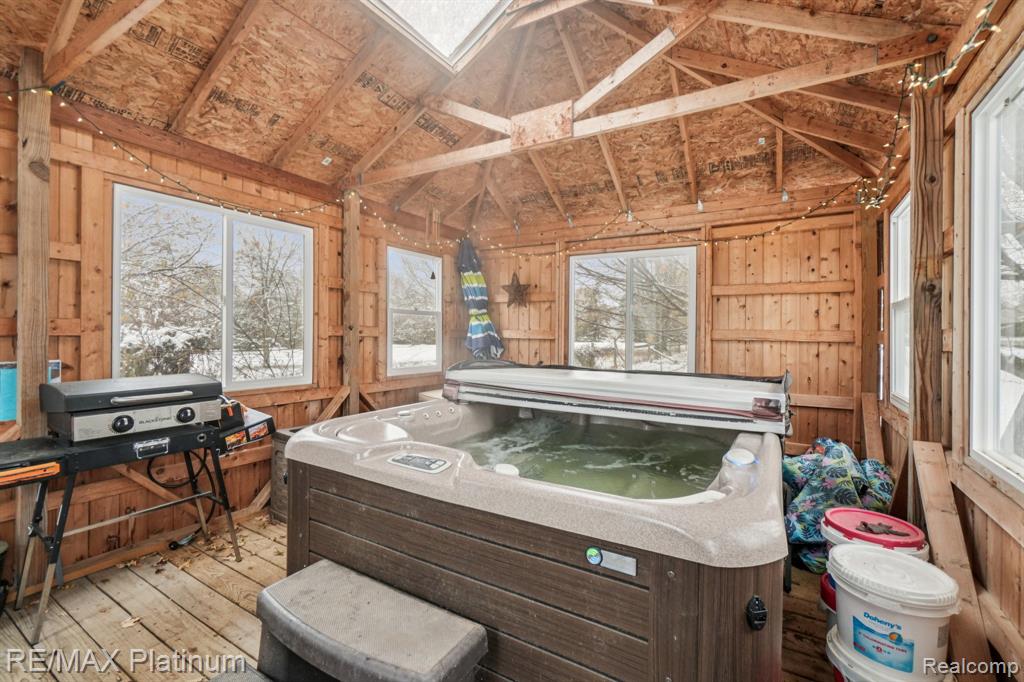 8566 Meyers Lane, Pinckney, MI 48169 — Photo 33