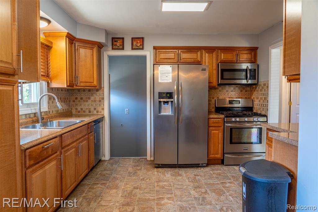 7257 State Park, Center Line, MI 48015 — Photo 12