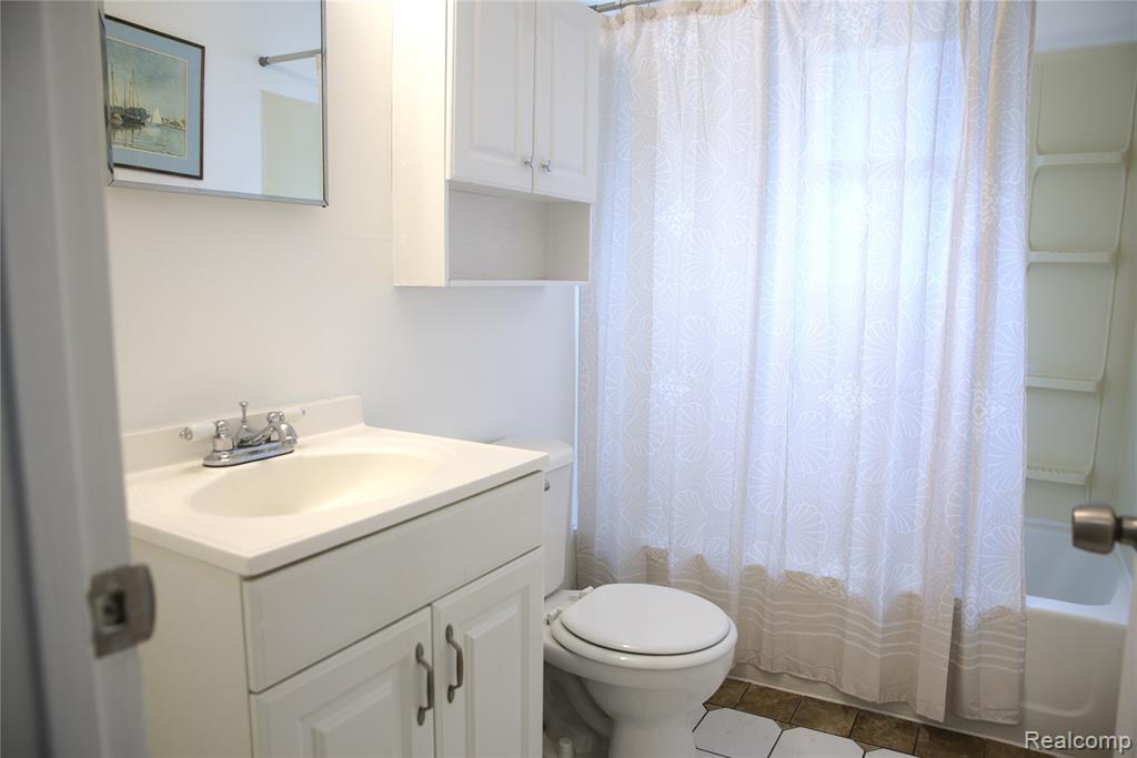 4006 Milton Drive, Flint, MI 48507 — Photo 7