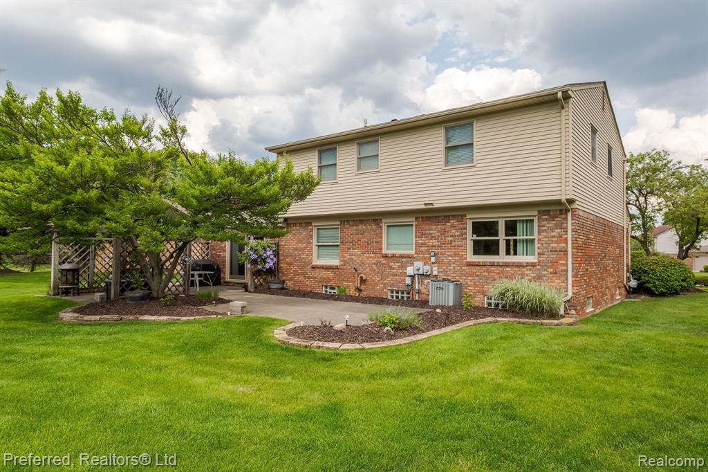 41130 WHITE HAVEN Court, Northville, MI 48168 — Photo 30