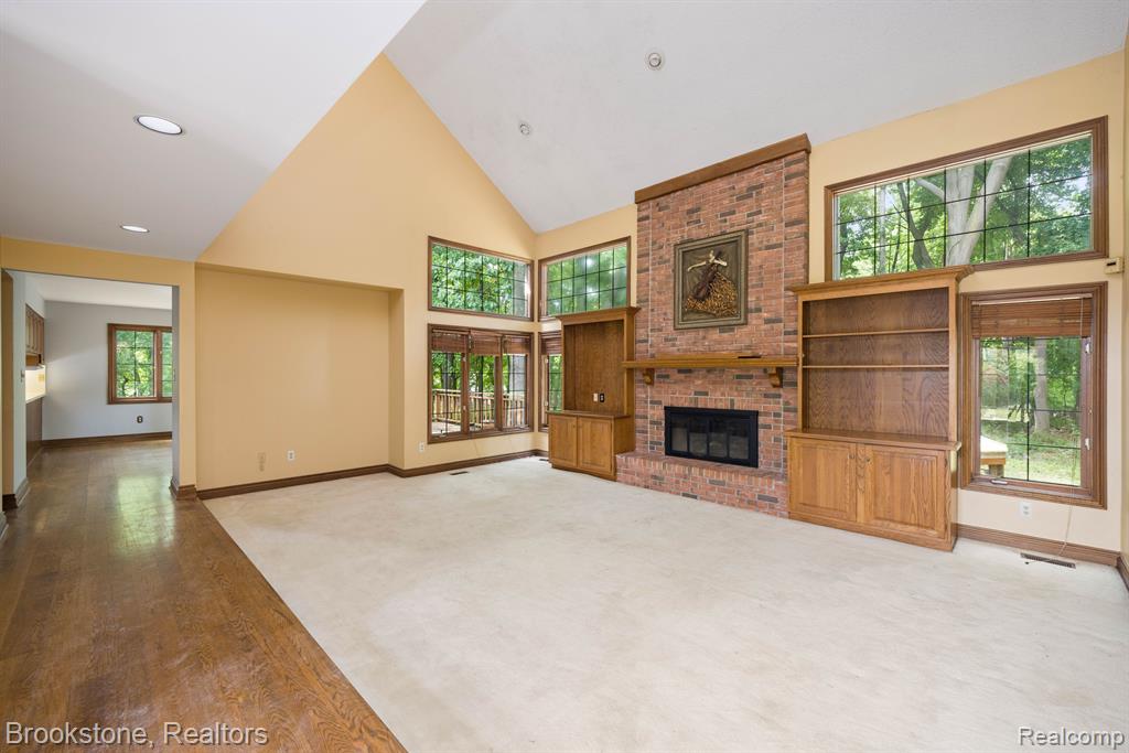4237 WOODLANDS Lane, Orchard Lake Village, MI 48323 — Photo 7