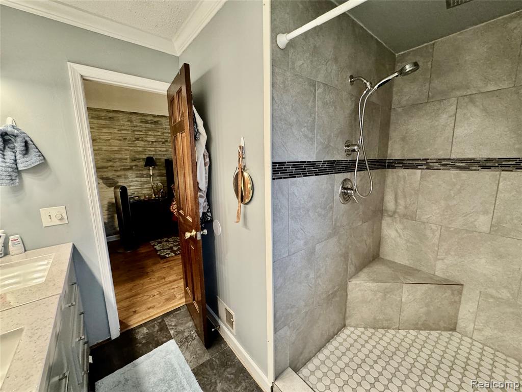 12189 DENTONVIEW Drive, Fenton, MI 48430 — Photo 15