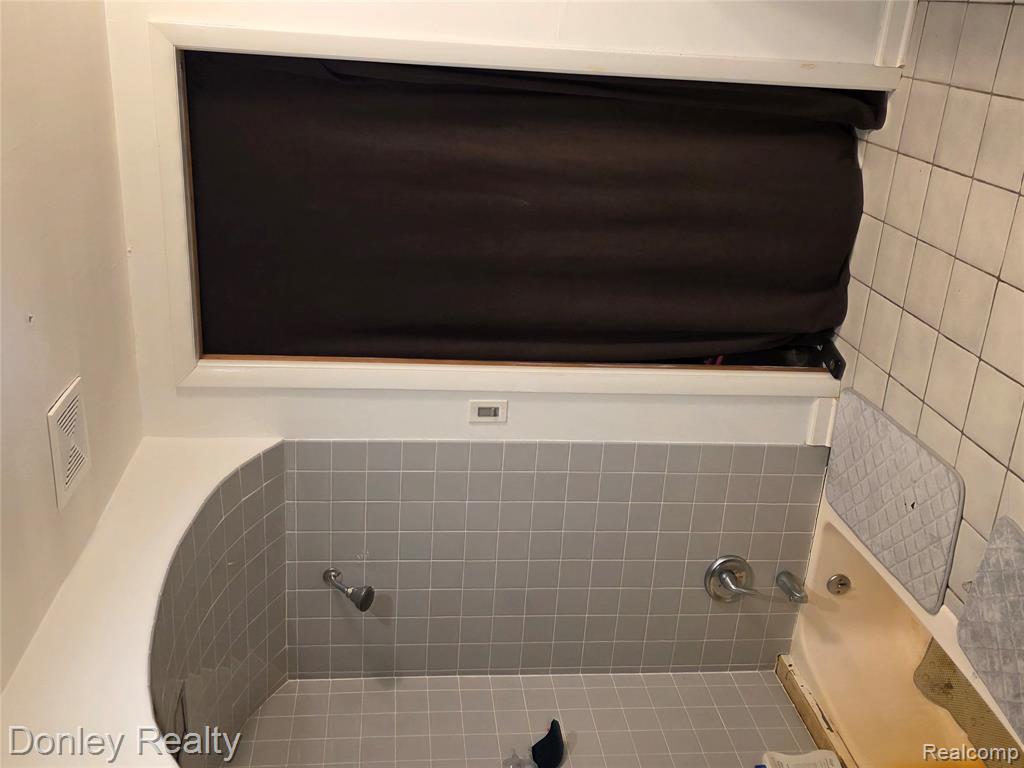 4677 Point Court, MI — Photo 9