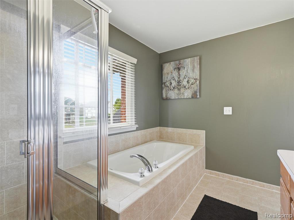 23621 Crescent Ridge Drive, New Boston, MI 48164 — Photo 23