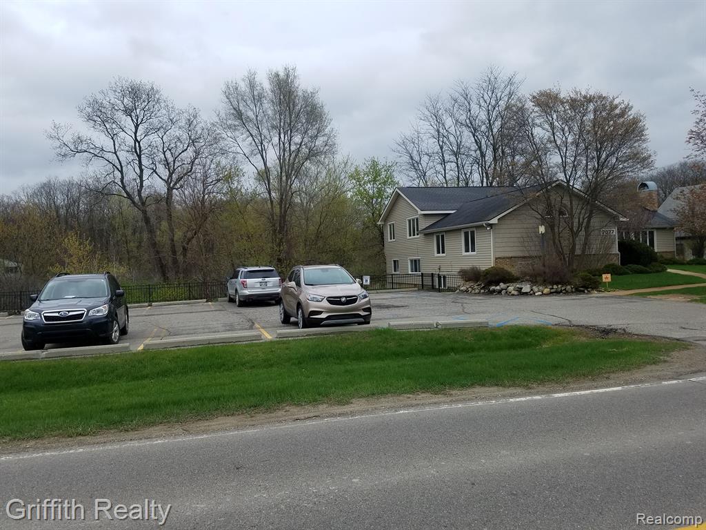 7077 FIELDCREST Drive - Photo 4