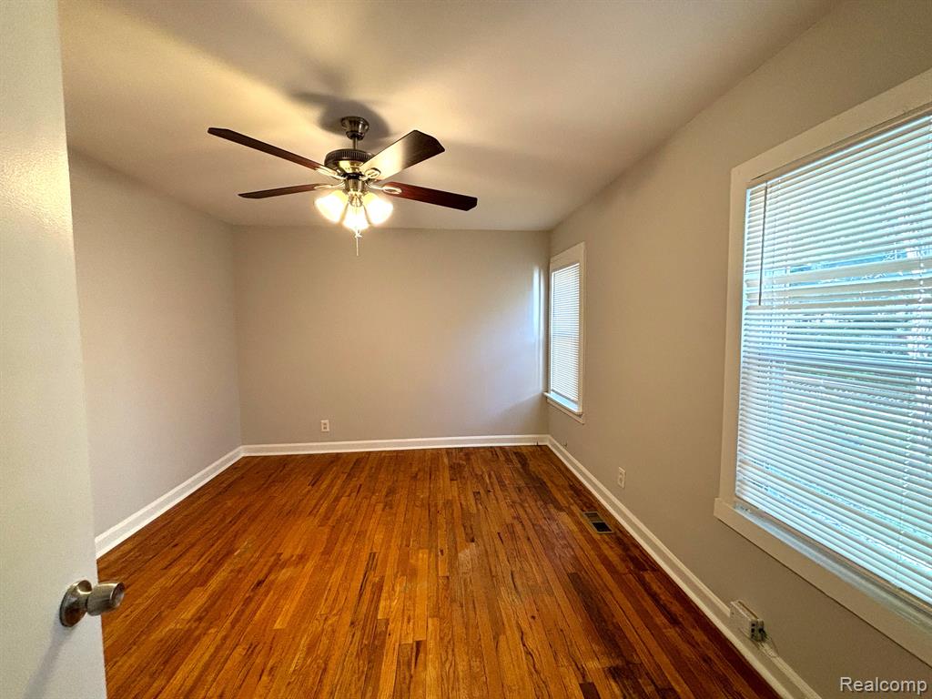 594 ANDRESEN, Hazel Park, MI 48030 — Photo 8