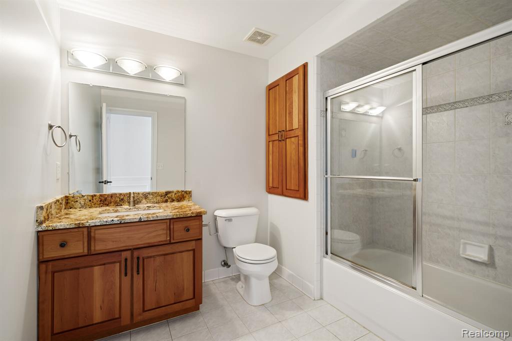 51384 Indian Pointe Drive, Macomb, MI 48042 — Photo 22