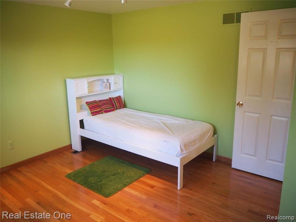 5837 FOLKSTONE Drive, Troy, MI 48085 — Photo 31