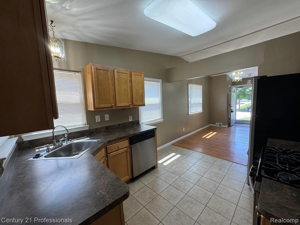 6908 BURNLY Street, Garden City, MI — Photo 21