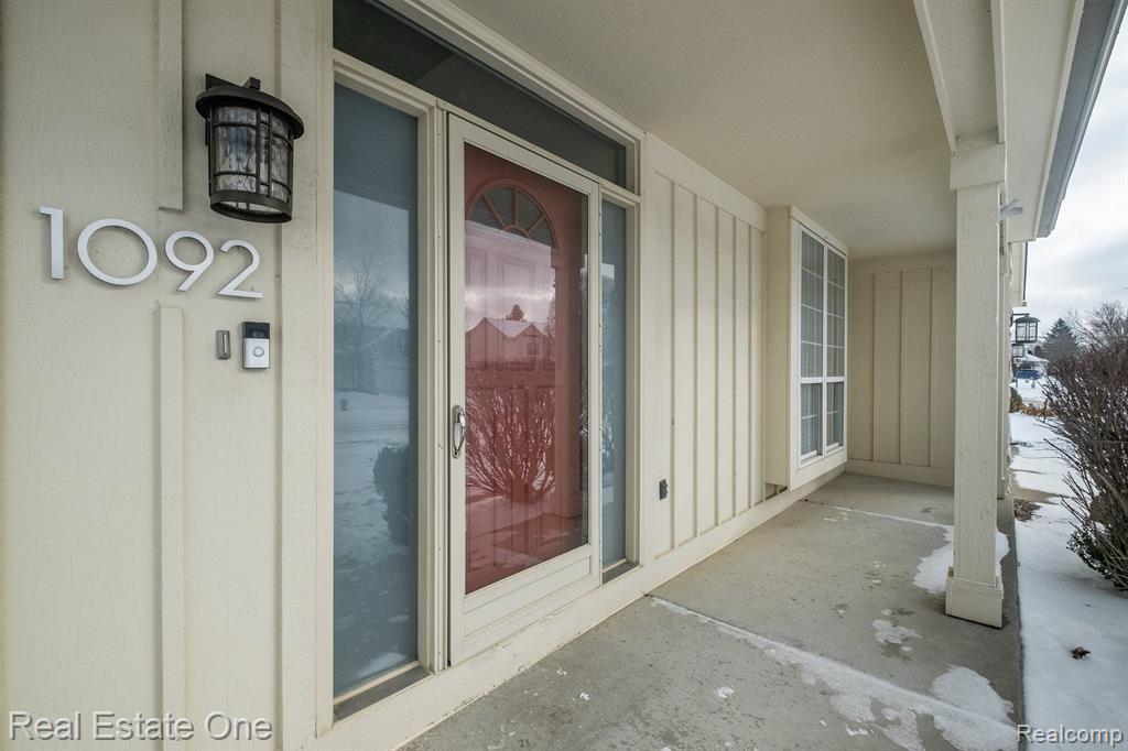 1092 CHESTNUT Lane, South Lyon, MI 48178 — Photo 5