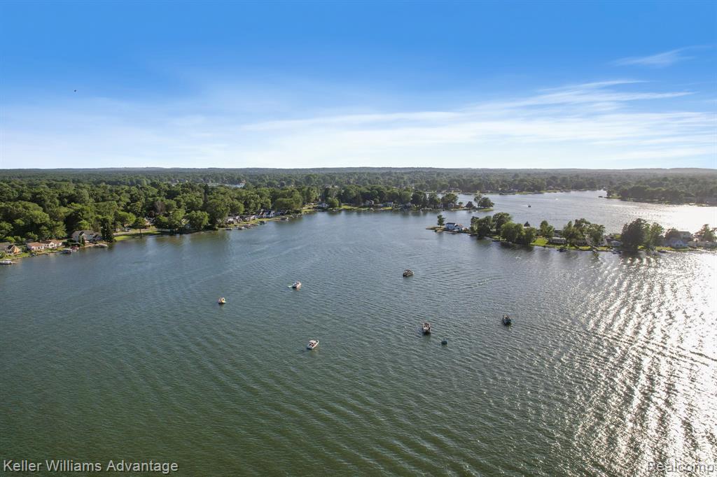 4253 Hunters Drive, Highland, MI 48356 — Photo 48