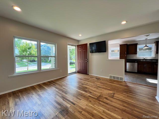 823 E 5TH Street, Royal Oak, MI 48067 — Photo 2
