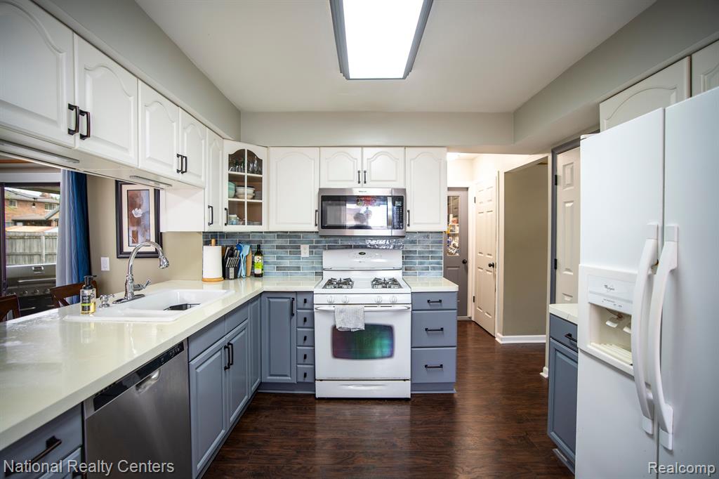 42438 SOMERSET Court, Canton, MI 48187 — Photo 19