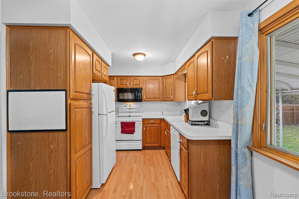 5503 Westchester Drive, Flint, MI 48532 — Photo 8