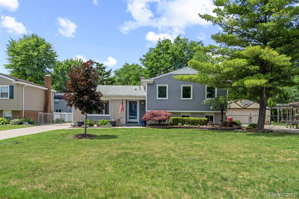 43057 Bond Court, Sterling Heights, MI 48313 — Photo 2