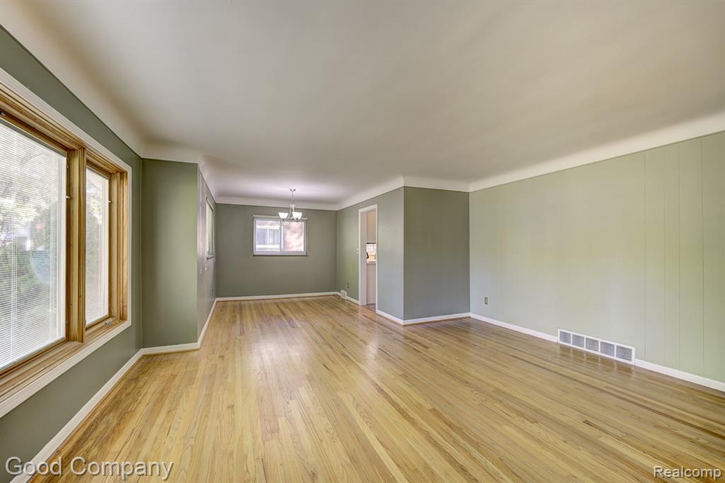 31160 E Rutland Street, Beverly Hills, MI 48025 — Photo 3