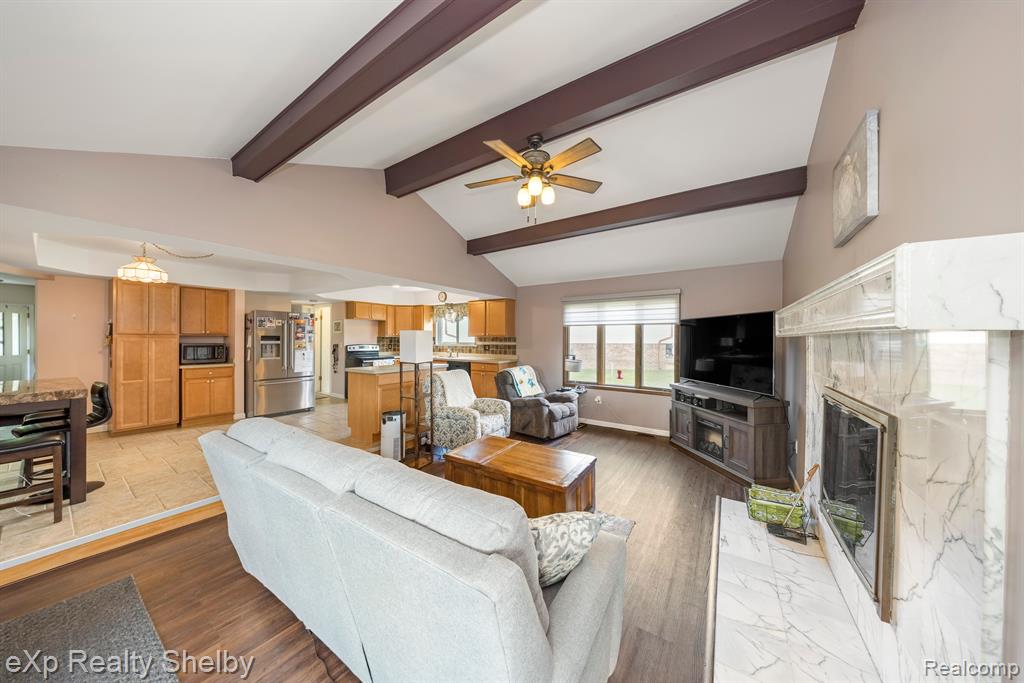39611 HOLIDAY Drive, Sterling Heights, MI 48313 — Photo 9
