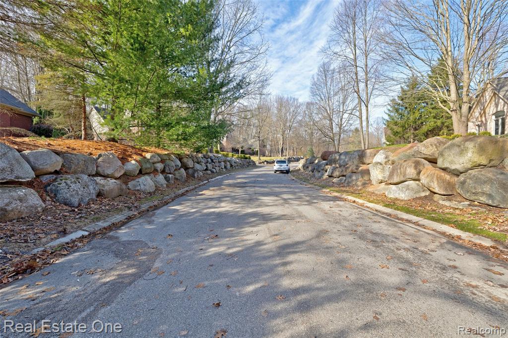 9889 Kingston Ridge, Clarkston, MI 48348 — Photo 27