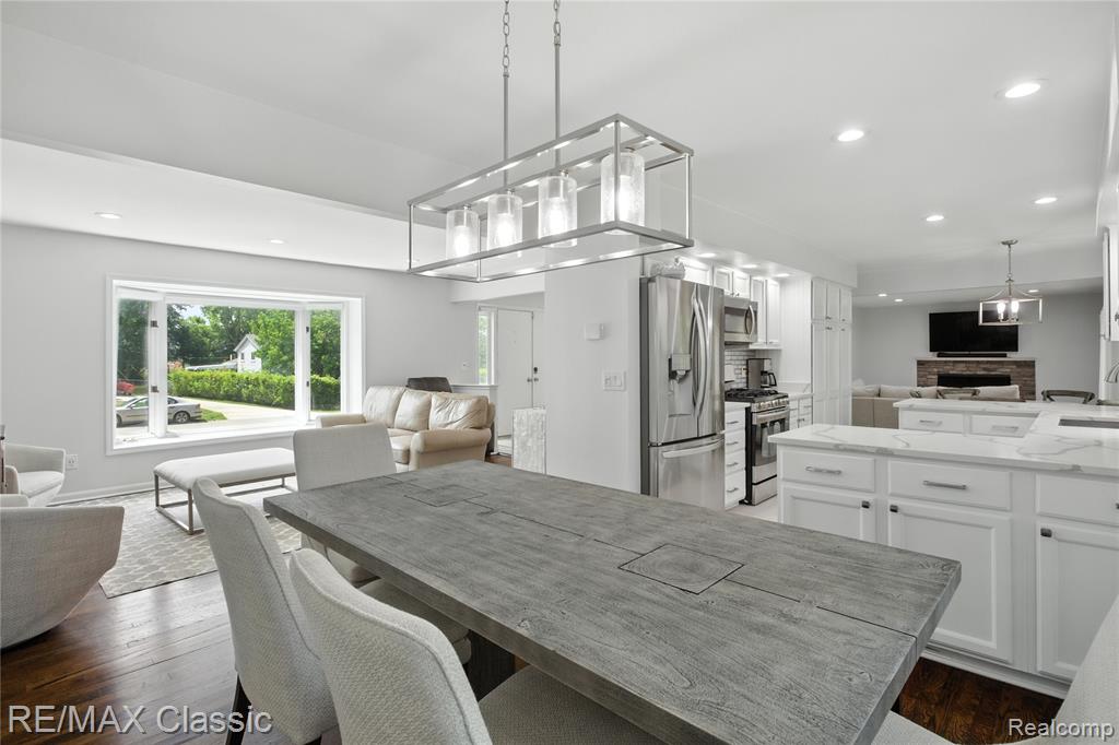 7027 Beverly Crest Drive, West Bloomfield, MI — Photo 5