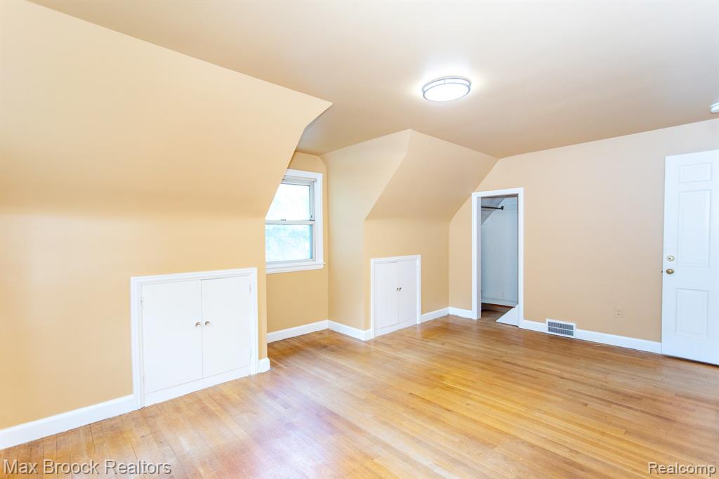 25830 Berkley Avenue, Huntington Woods, MI — Photo 27