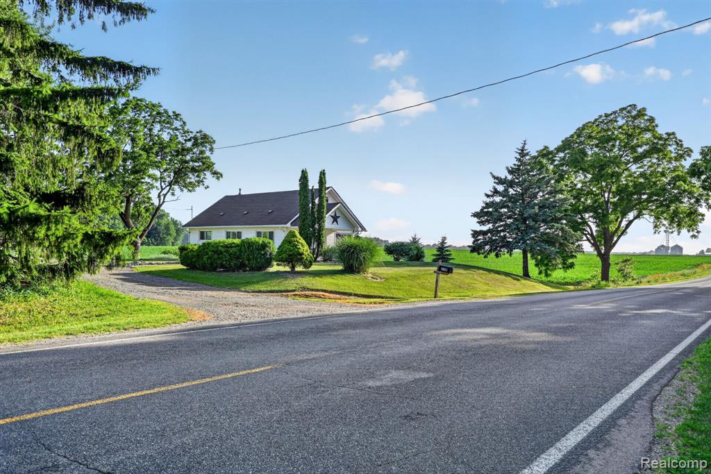 3658 Newburg Road, Bancroft, MI 48414 — Photo 8