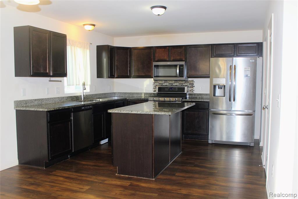 13735 Chester Court, Belleville, MI 48111 — Photo 6