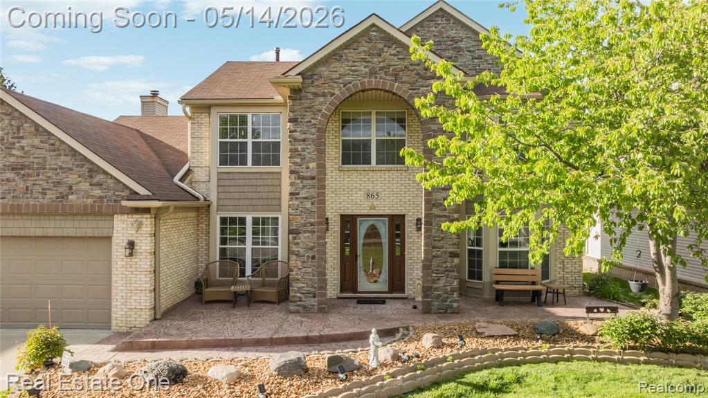865 Drakeshire Drive, Commerce Twp, MI 48390 — Photo 2