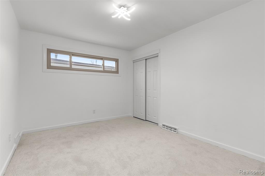 8895 Lenore Ave, Redford, MI 48239 — Photo 22