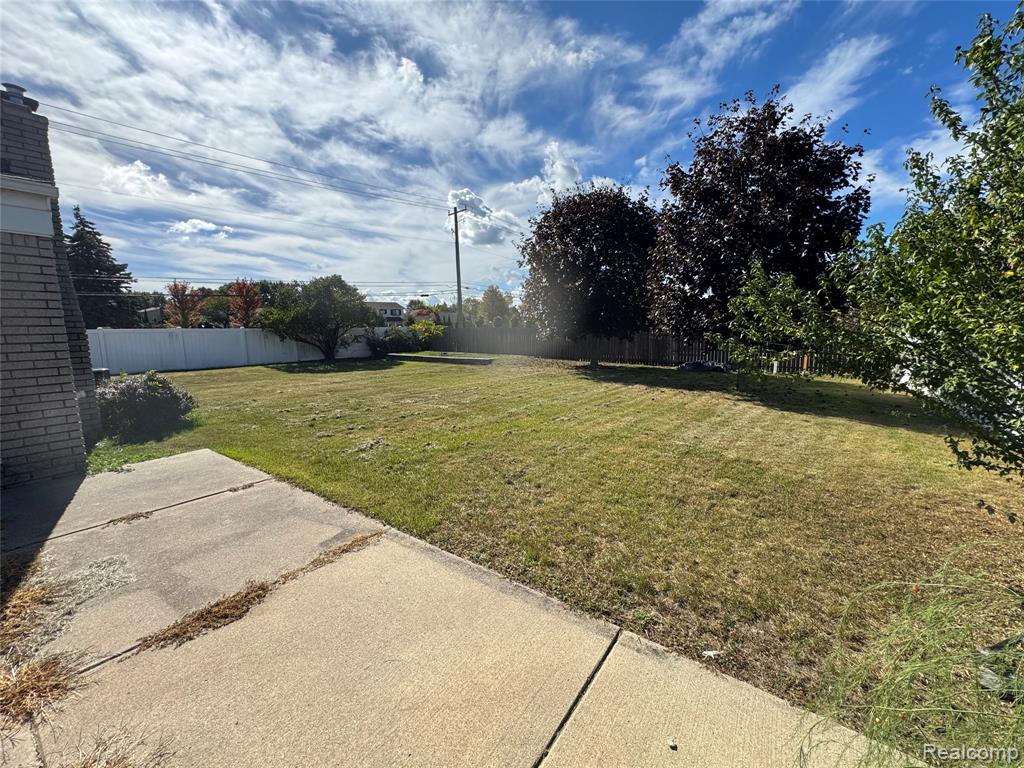 43005 FREEPORT Drive, Sterling Heights, MI 48313 — Photo 23