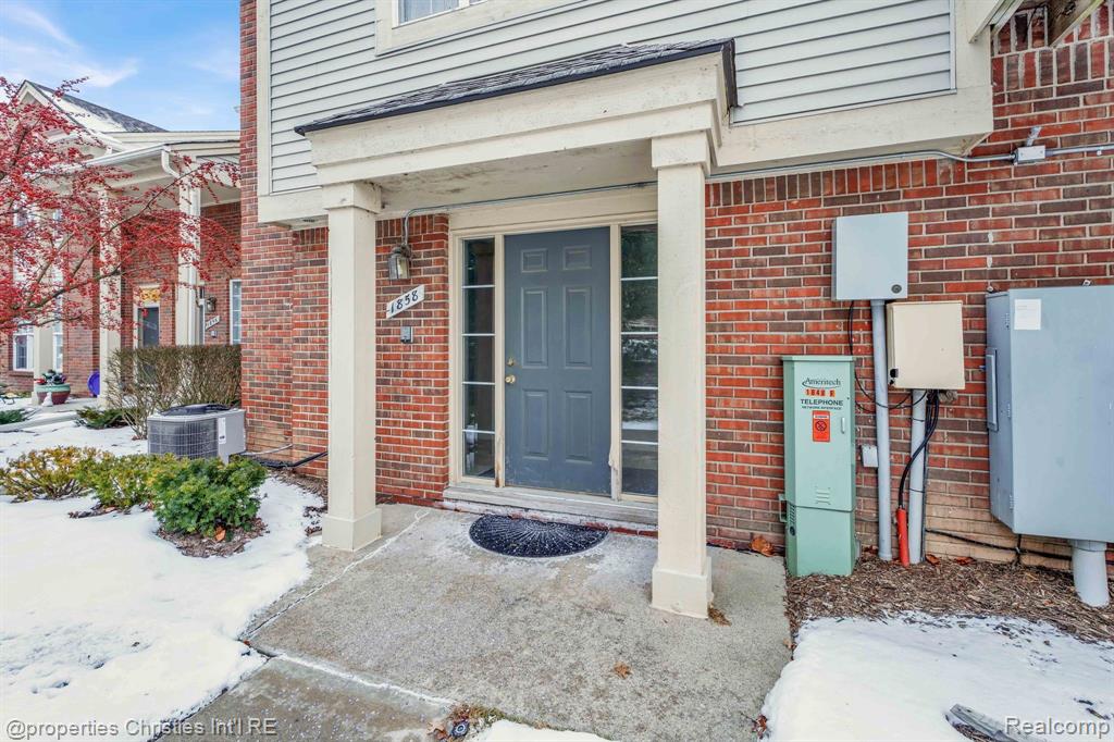 1858 Flagstone Circle, #49, Rochester, MI 48307 — Photo 2