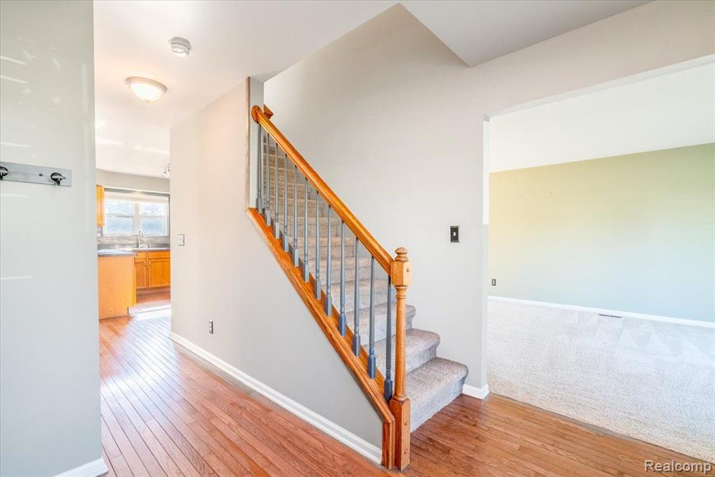 9429 MADISON Drive, Belleville, MI 48111 — Photo 4
