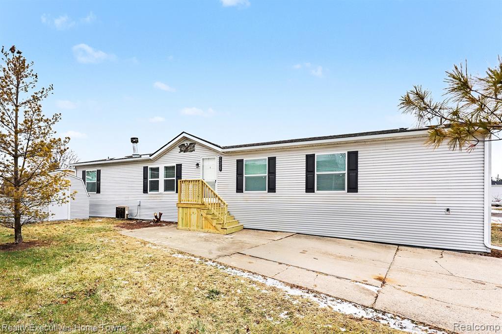 59227 Lewis Ln, New Haven, MI 48048 — Photo 3