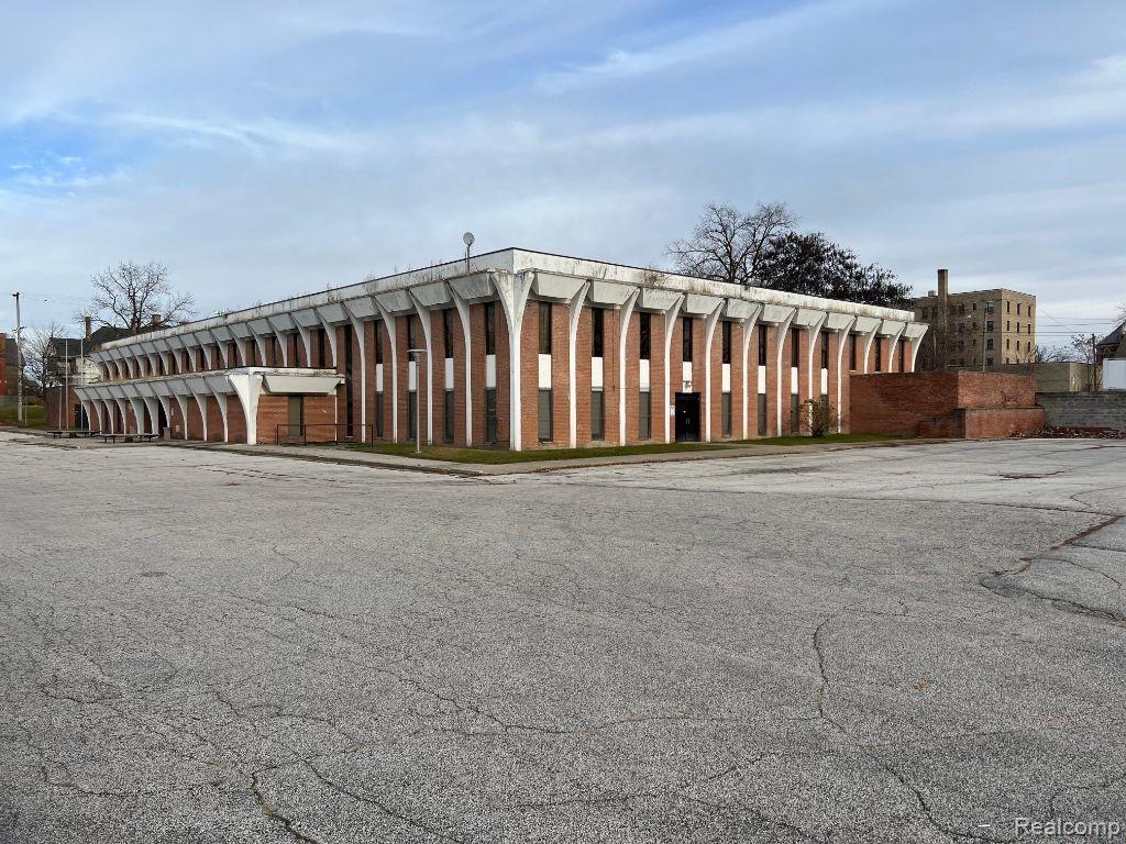 615 S JEFFERSON Avenue, Saginaw, MI 48607 — front exterior