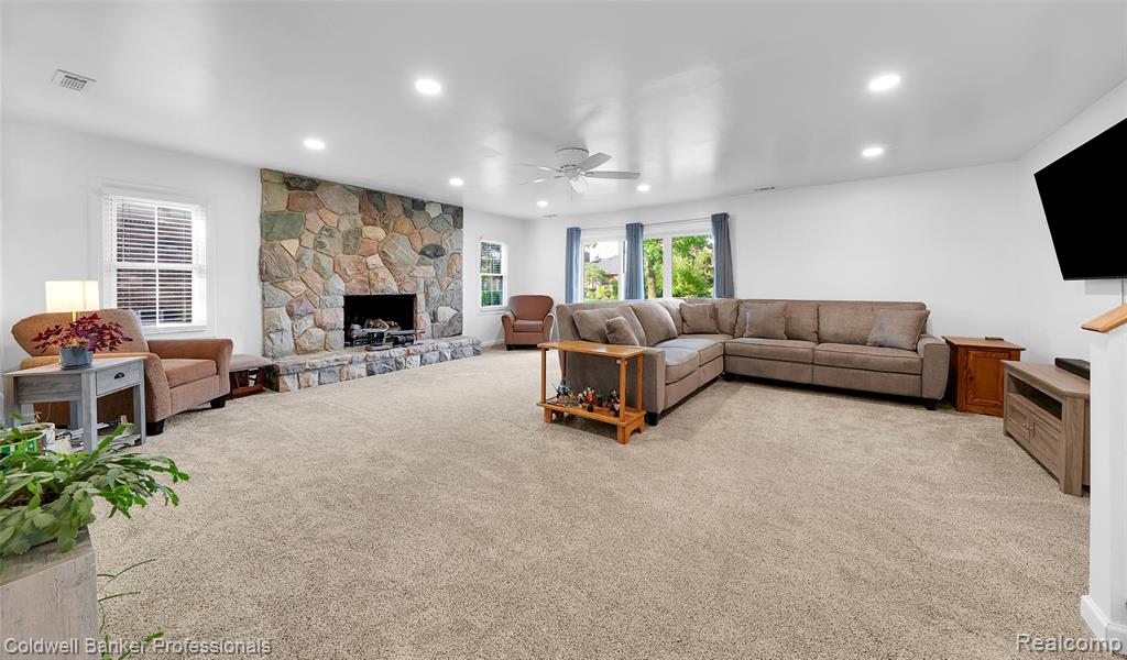 9539 Hillcrest Drive, Plymouth, MI 48170 — Photo 15