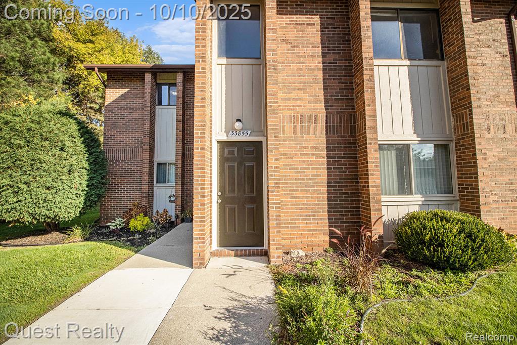 33855 Pondview Circle, Livonia, MI 48152 — front exterior