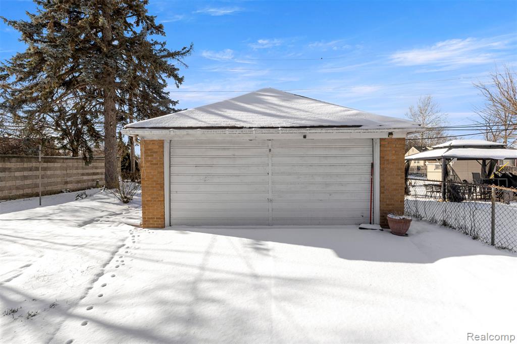 5706 Robindale Avenue, Dearborn Heights, MI 48127 — Photo 33