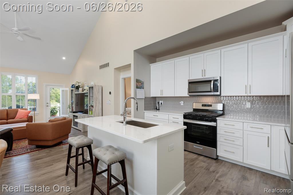 5318 Trail Vista Drive, West Bloomfield, MI 48323 — Photo 8