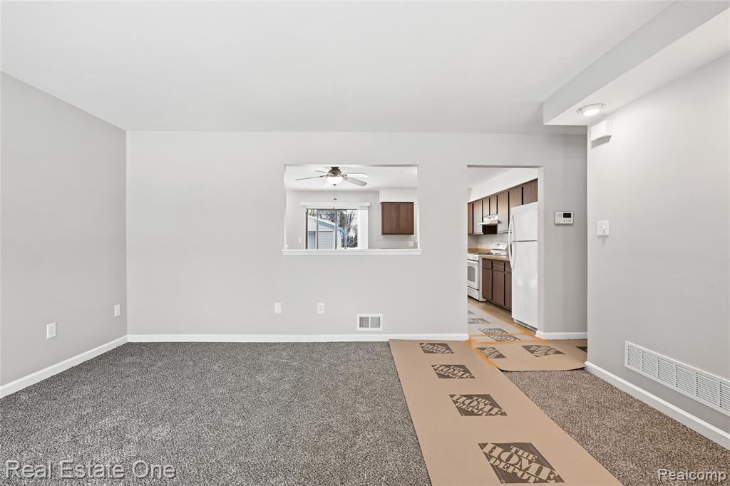 8422 Robindale Avenue, Dearborn Heights, MI 48127 — Photo 4