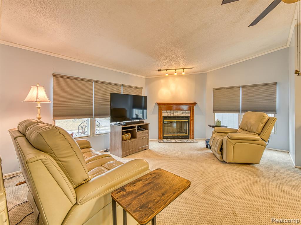 29403 Wedgewood, Flat Rock, MI 48134 — Photo 5