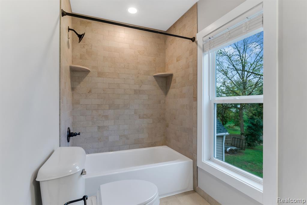 10174 HEGEL Road, Goodrich Vlg, MI — Photo 21