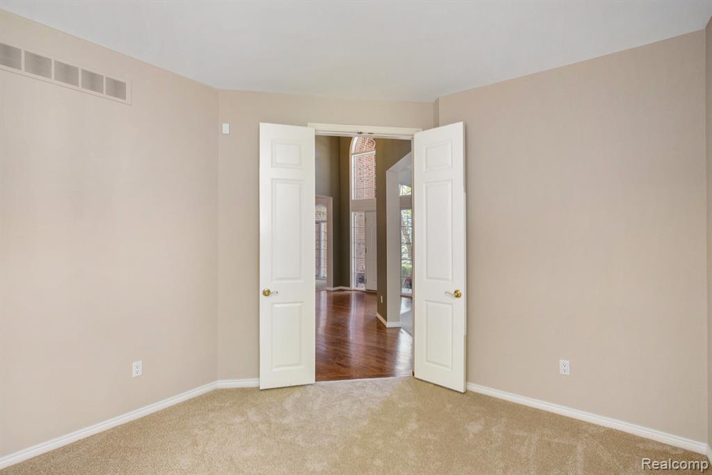 5641 Golf Pointe Drive, Clarkston, MI 48348 — Photo 19