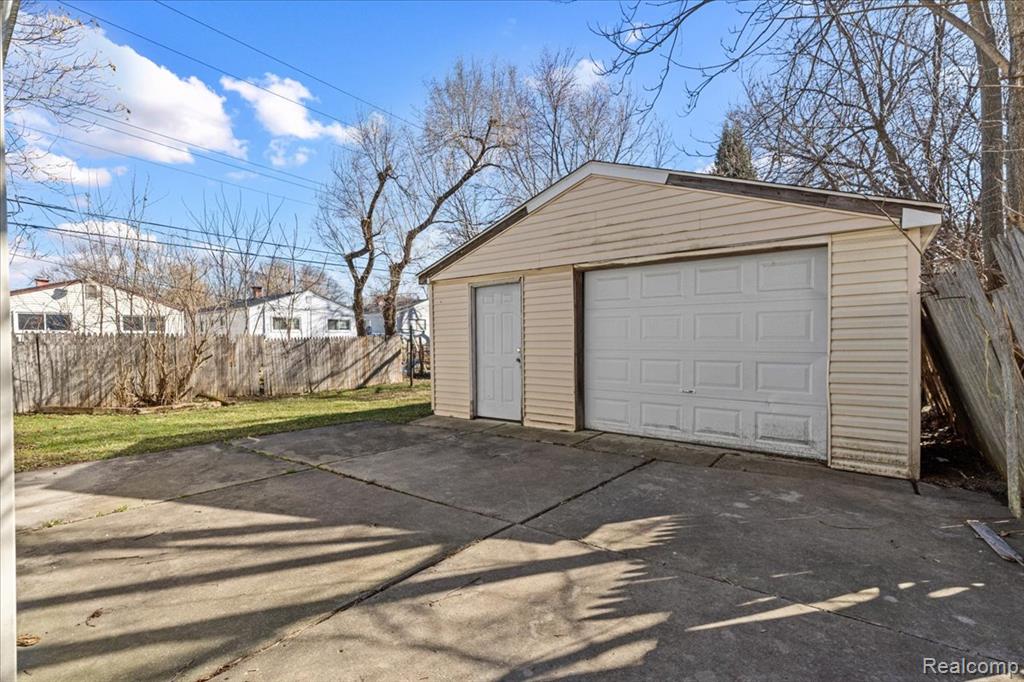 16230 Winston Street, Detroit, MI 48219 — Photo 17