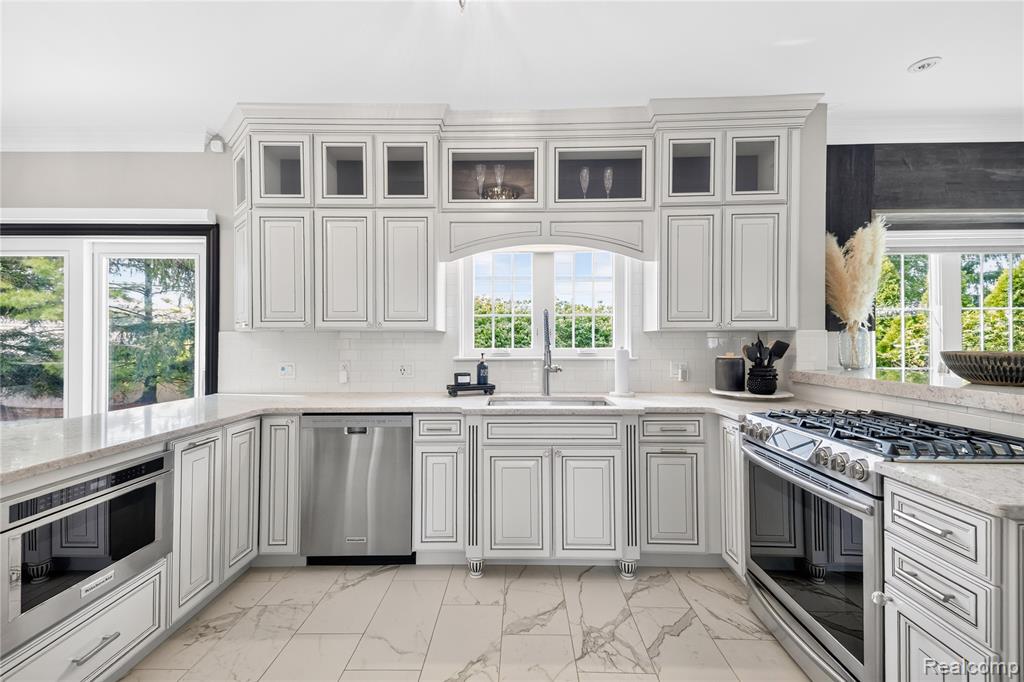 15710 Meadows Drive - Photo 4