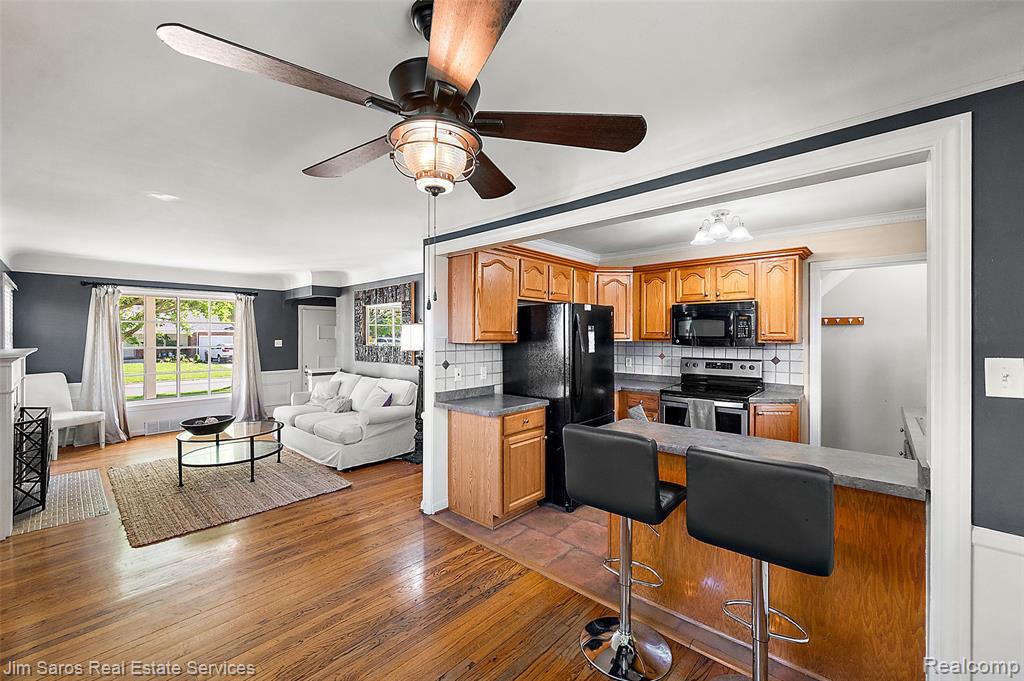 2371 Allard Avenue, Grosse Pointe Woods, MI 48236 — Photo 12
