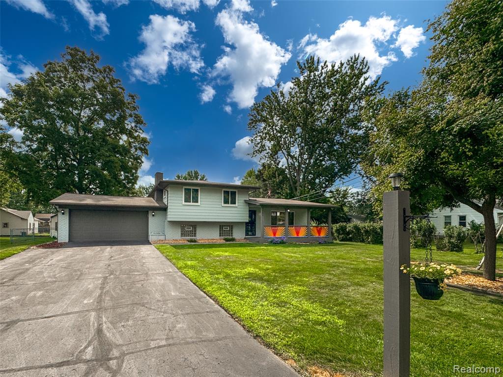 545 Woodbridge Circle, Waterford, MI 48327 — Photo 35