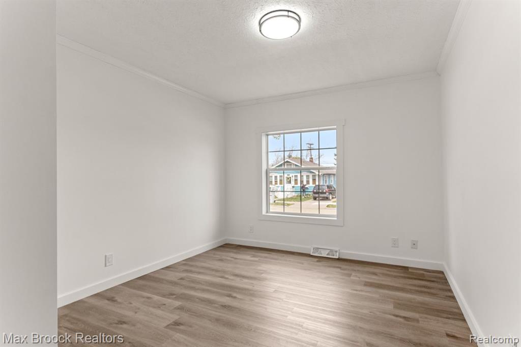 736 E GRANET Avenue, Hazel Park, MI 48030 — Photo 17