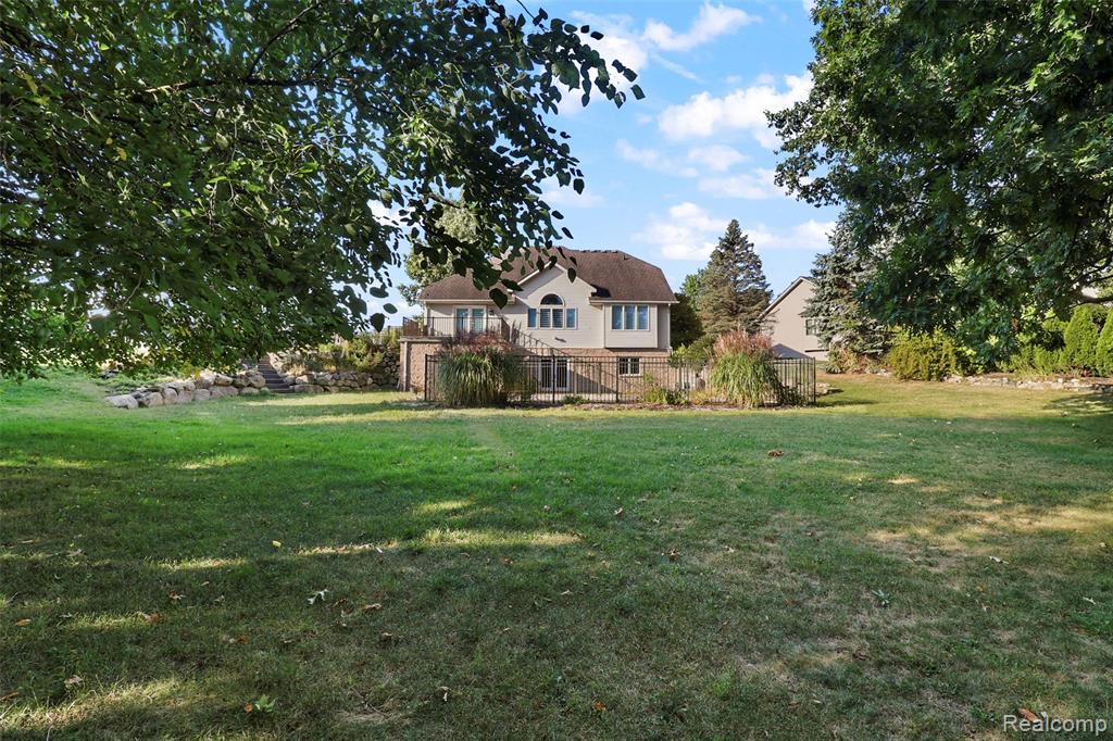 1075 Long Leaf Court, Brighton, MI 48116 — Photo 45