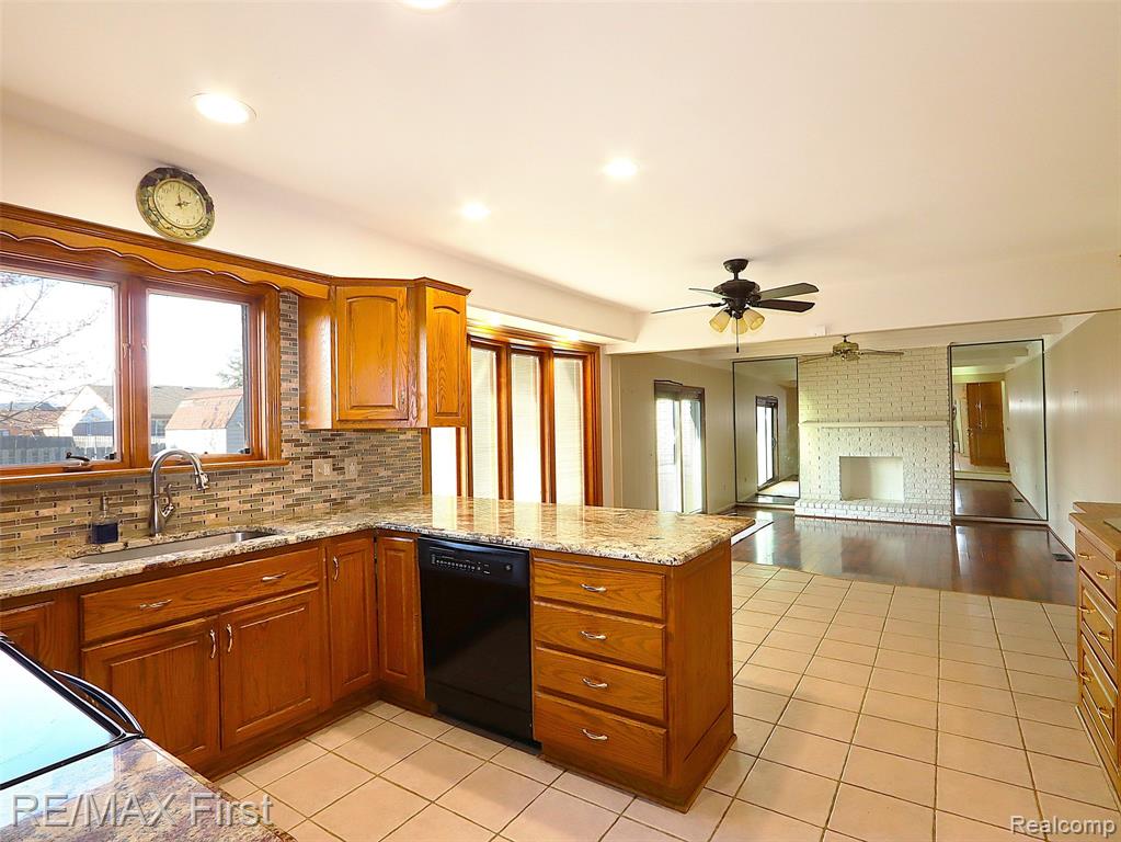 42429 Royal Lane, Clinton Twp, MI 48038 — Photo 11