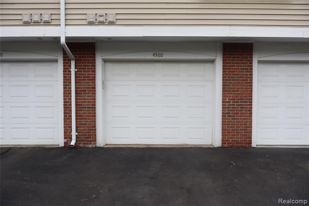 4580 BERKSHIRE Drive, Sterling Heights, MI 48314 — Photo 30